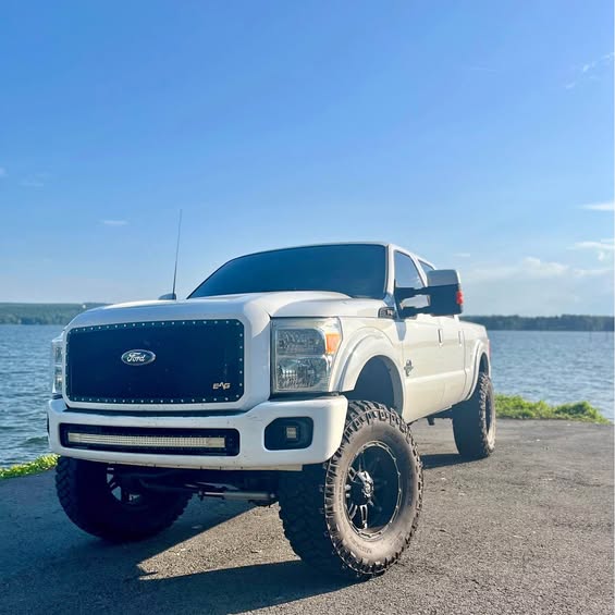 2002 Ford F250 Super Duty Crew Cab - Lariat Pickup 4D 6 3\/4 ft