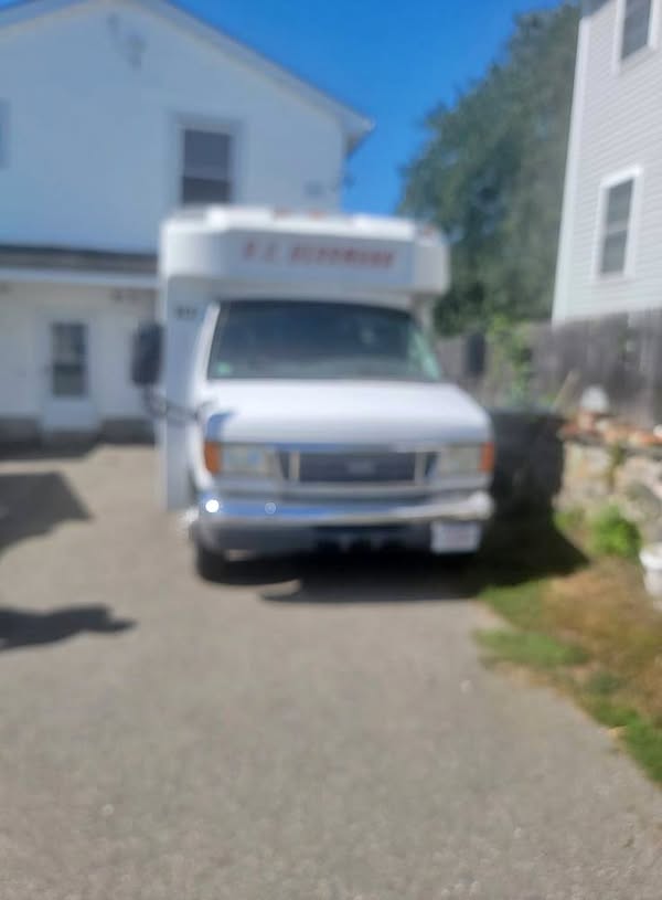 2006 Ford E450 Super Duty Cutaway - Cutaway Van 2D