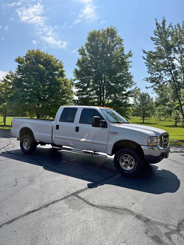 2004 Ford F350 Super Duty Crew Cab - Lariat Pickup 4D 8 ft