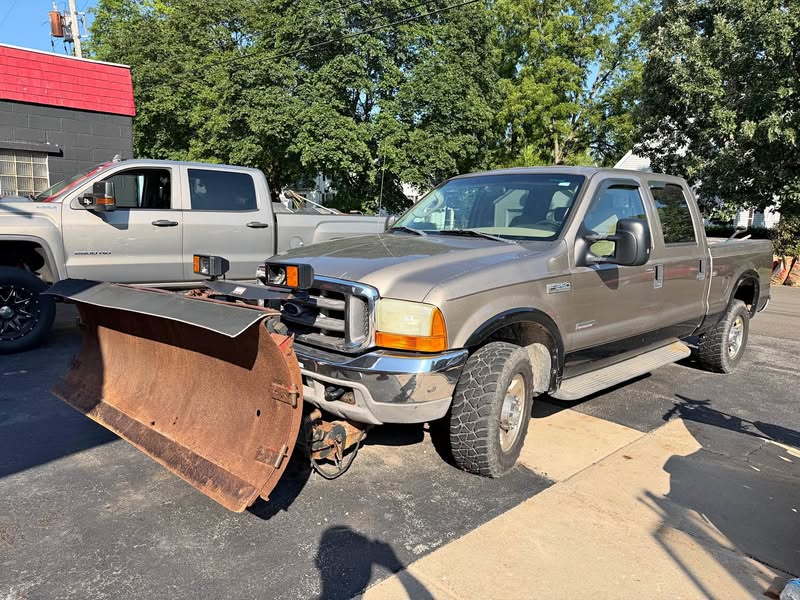 2005 Ford F250 Super Duty Crew Cab - Lariat Pickup 4D 8 ft