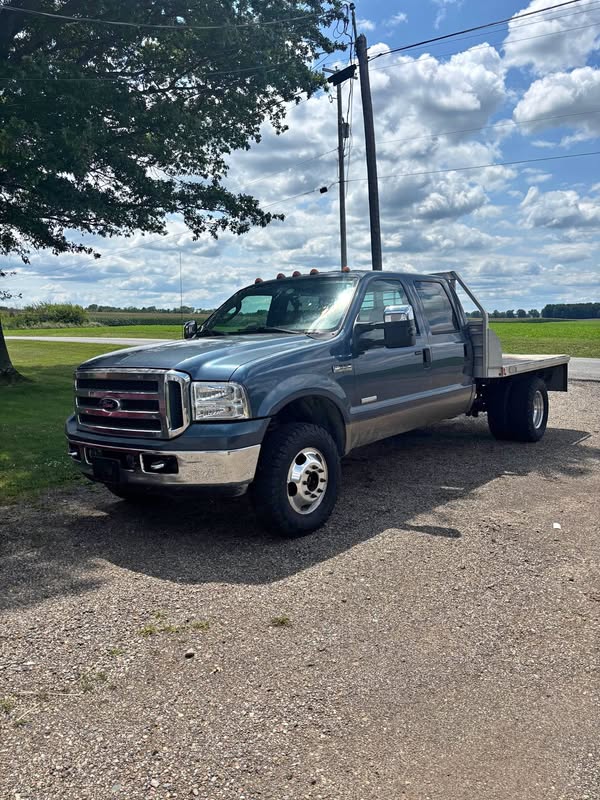 2007 Ford F350 Super Duty Crew Cab - lariat