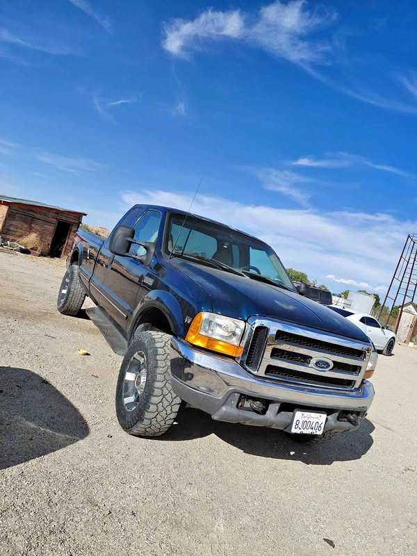 1999 Ford F250 Super Duty Crew Cab - Lariat Pickup 4D 8 ft