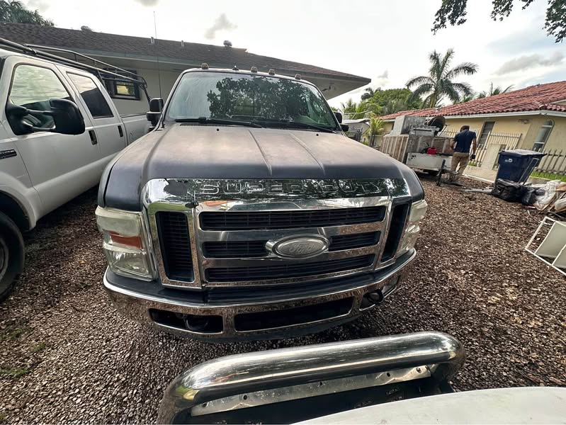 2006 Ford F350 Super Duty Crew Cab - Lariat Pickup 4D 8 ft