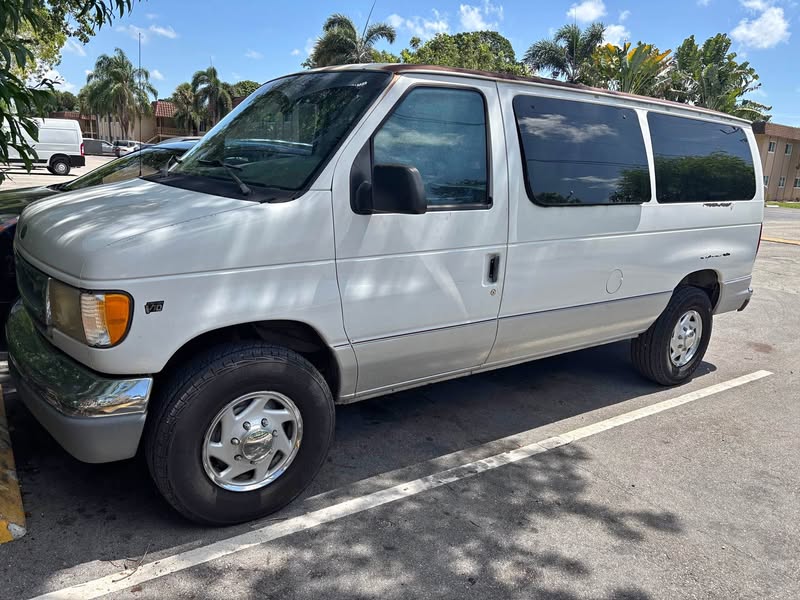 1999 Ford E350 Super Duty Cargo - Commercial Van 3D