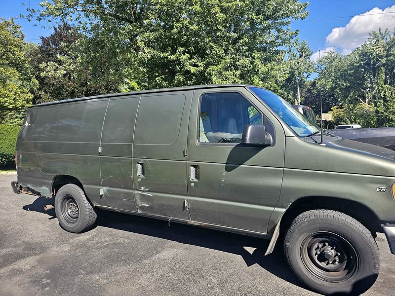 2003 Ford E350 Super Duty Cargo - Extended Van 3D