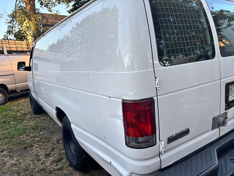 2007 Ford E250 Super Duty Cargo - Extended Van 3D