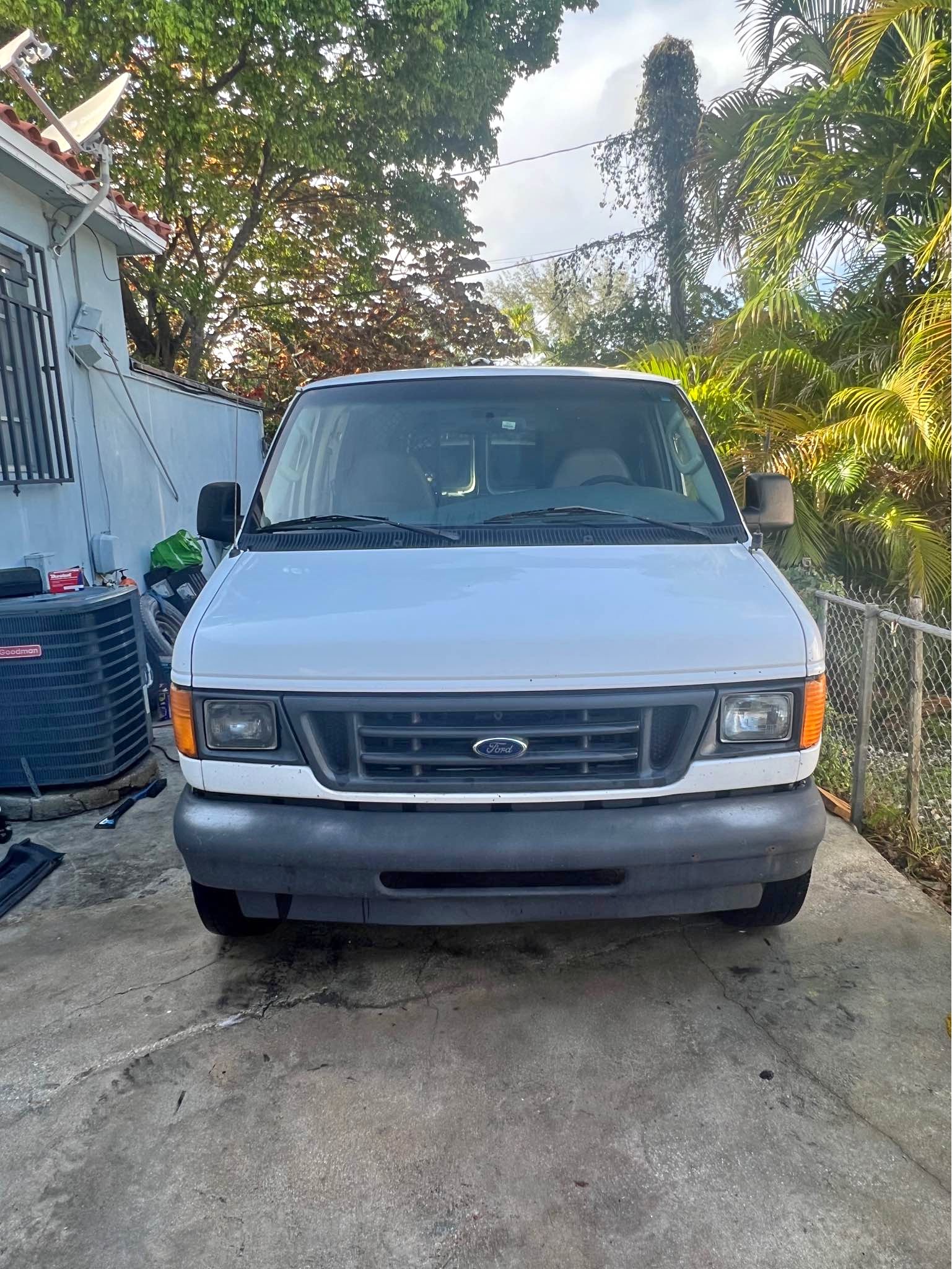 2003 Ford E250 Super Duty Cargo - Cargo