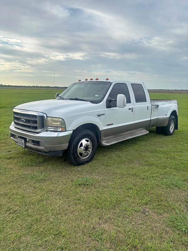 2004 Ford F350 Super Duty Crew Cab - King Ranch Pickup 4D 8 ft