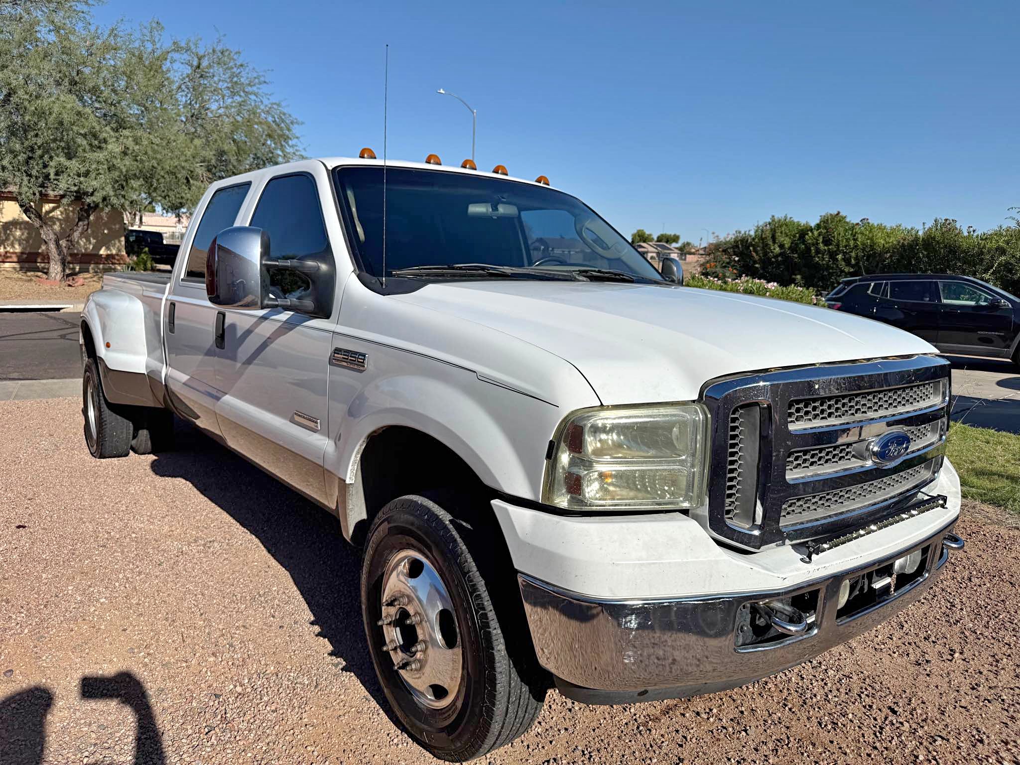 2006 Ford F350 Super Duty Crew Cab - Lariat Pickup 4D 8 ft