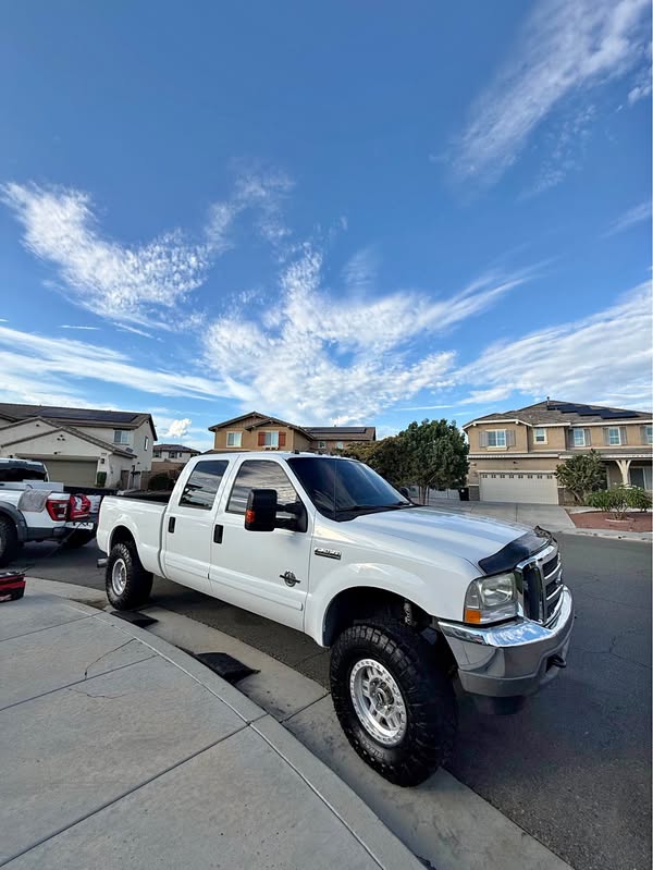 2001 Ford F250 Super Duty Crew Cab - lariat