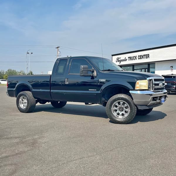 2002 Ford F250 Super Duty Super Cab - XLT Pickup 4D 8 ft