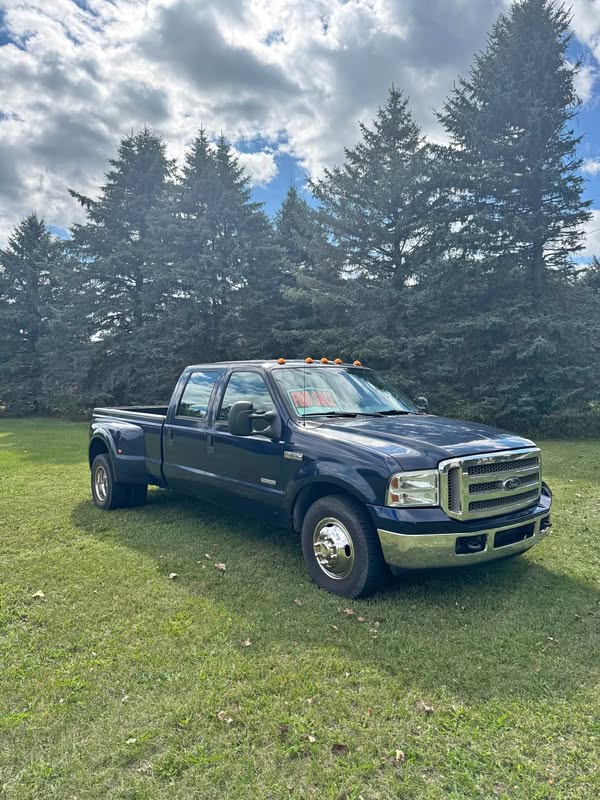 2006 Ford F350 Super Duty Crew Cab - XL Pickup 4D 8 ft