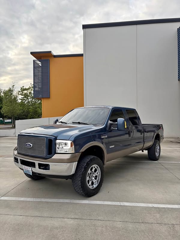 2006 Ford F350 Super Duty Crew Cab - Lariat