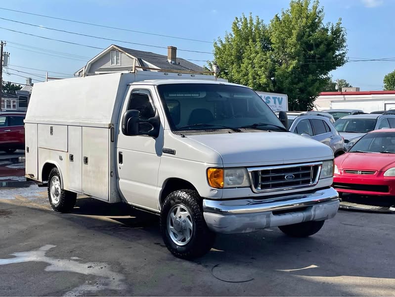 2007 Ford E350 Super Duty Cutaway - Cutaway Van 2D