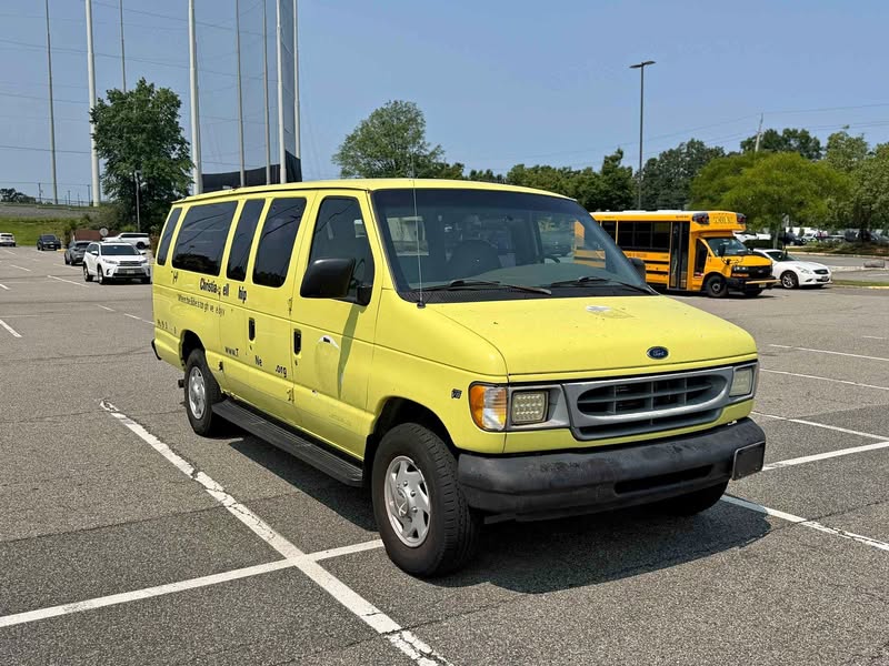 2001 Ford E350 Super Duty Passenger - XL Extended Van 3D