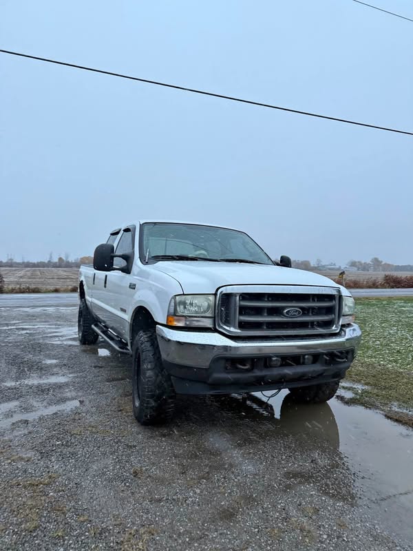 2004 Ford F350 Super Duty Crew Cab & Chassis - Lariat