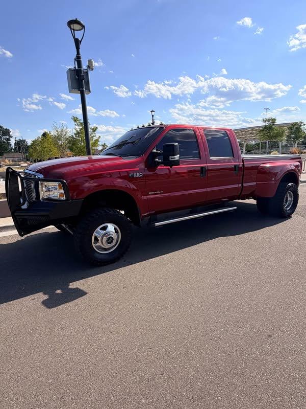 2001 Ford F350 Super Duty Crew Cab - XLT Pickup 4D 8 ft