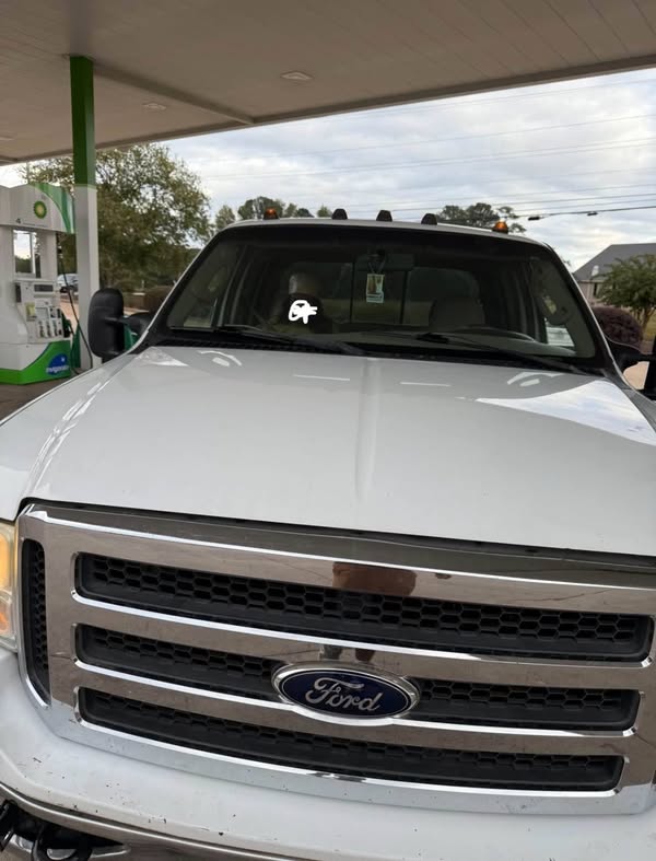 2005 Ford F450 Super Duty Crew Cab - Lariat Pickup 4D 8 ft