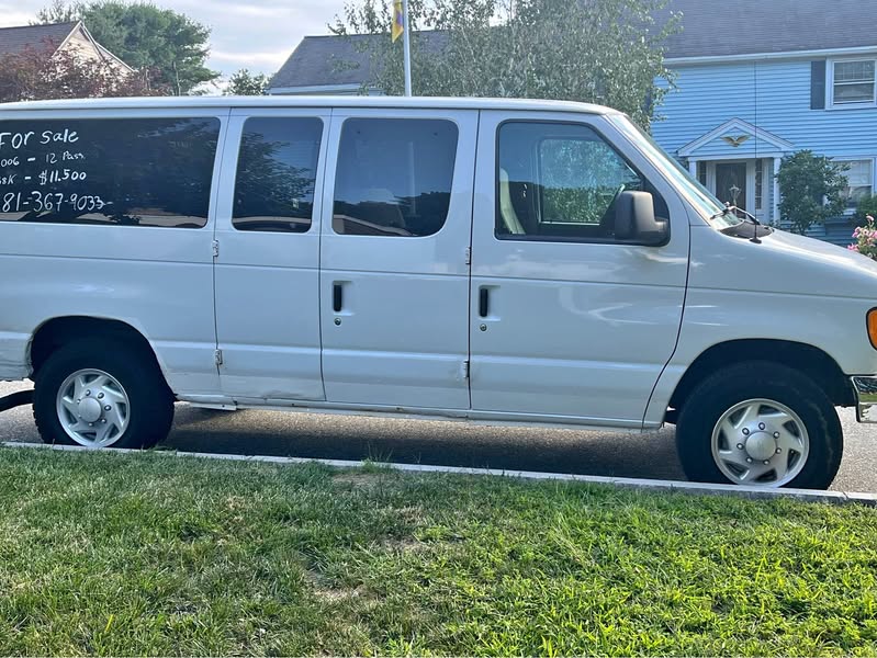 2006 Ford E350 Super Duty Passenger - XLT Van 3D