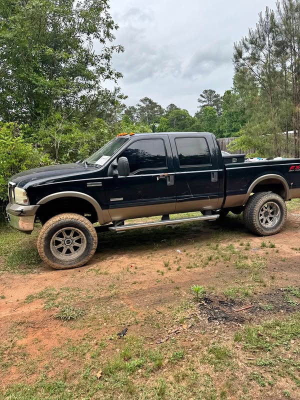 2006 Ford F250 Super Duty Crew Cab - Lariat Pickup 4D 6 3\/4 ft