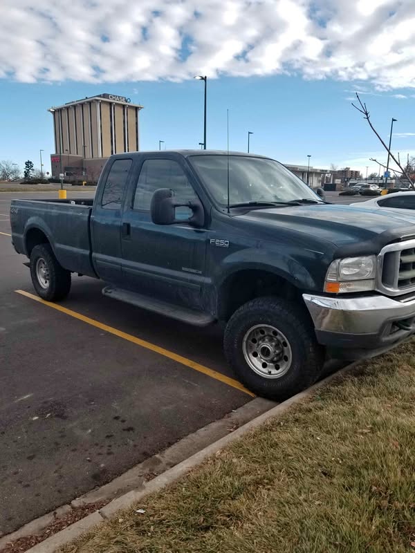 2001 Ford F250 Super Duty Crew Cab XL Pickup 4D 8 ft