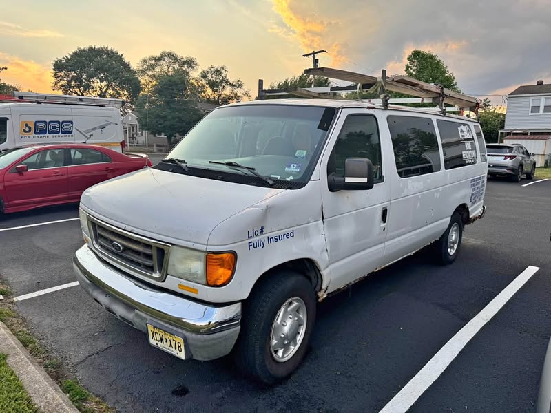 2004 Ford E350 Super Duty Cargo - Extended Van 3D
