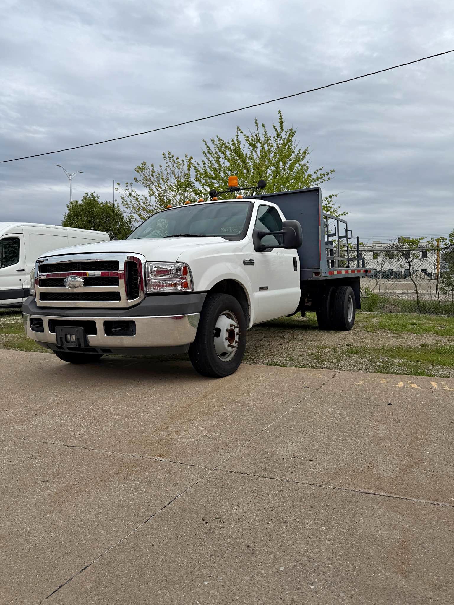 2007 Ford F350 Super Duty Regular Cab - XL