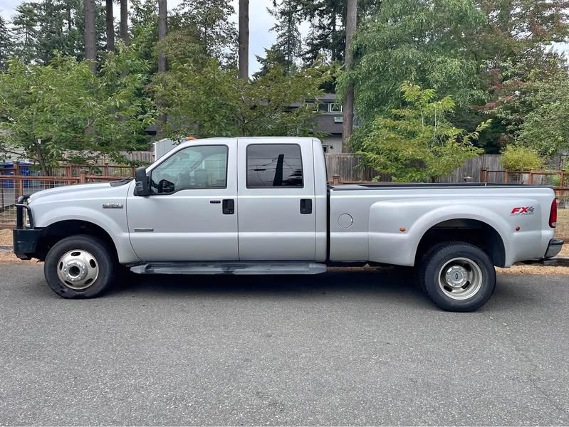 2006 Ford F350 Super Duty Crew Cab Lariat Pickup 4D 8 ft