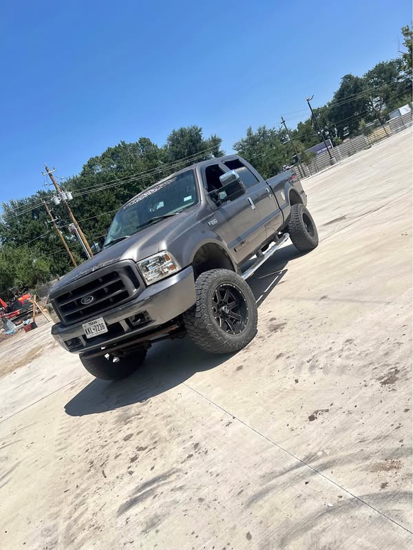 2003 Ford F250 Super Duty Crew Cab - Lariat Pickup 4D 8 ft