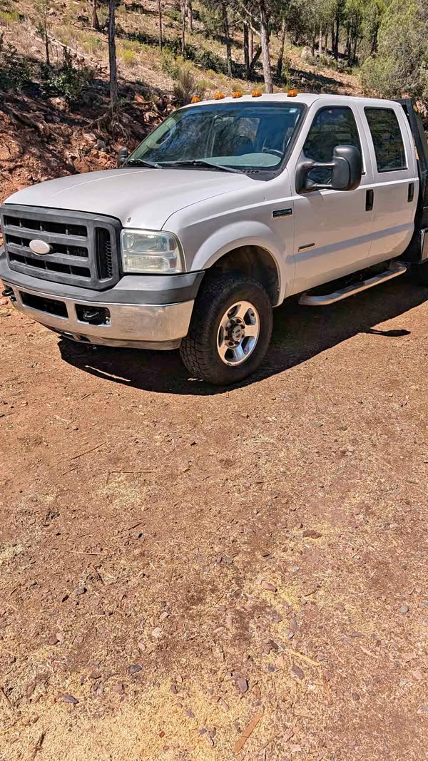 2007 Ford F350 Super Duty Crew Cab - XL Pickup 4D 8 ft