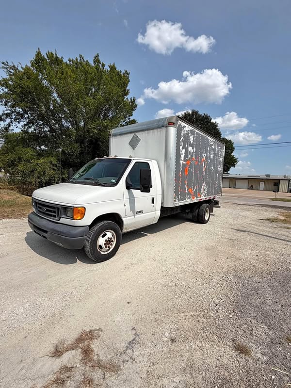 2007 Ford E350 Super Duty Cargo - Van 3D