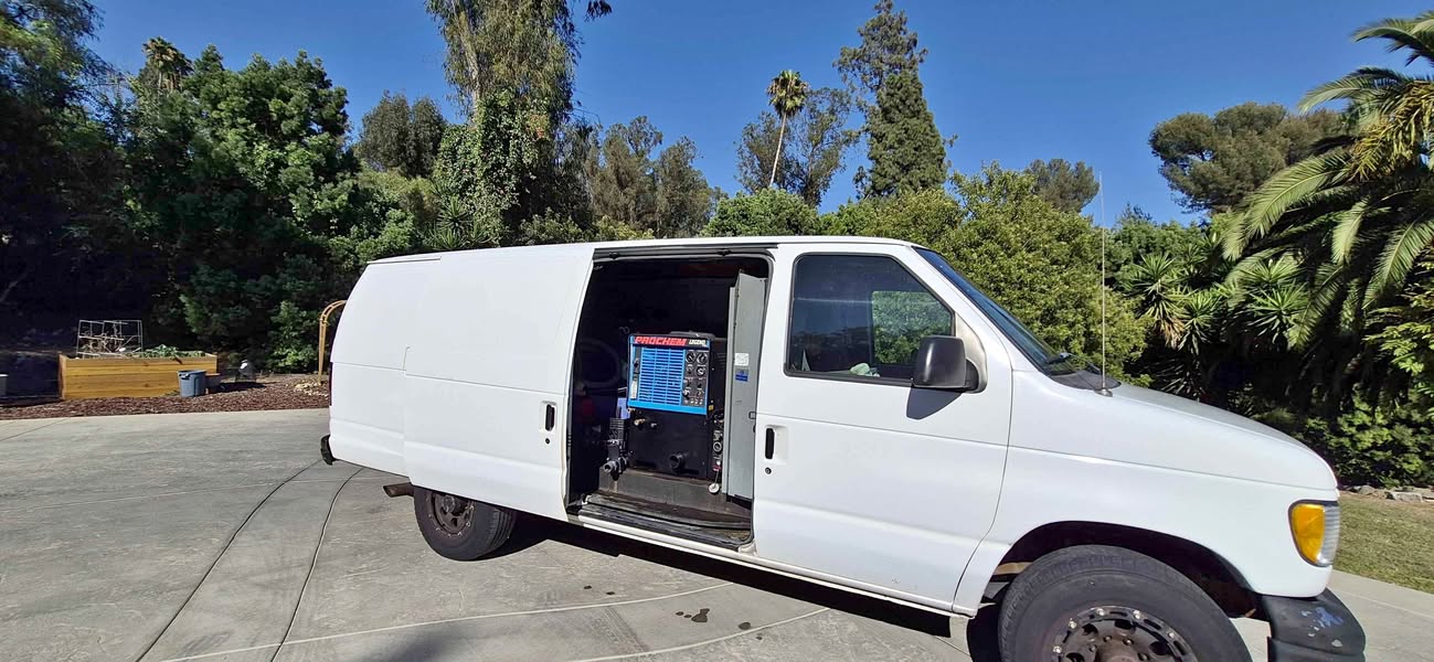 1999 Ford E350 Super Duty Cargo - Commercial Van 3D
