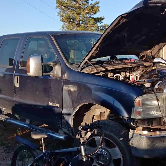 2006 Ford F350 Super Duty Crew Cab - XLT Pickup 4D 8 ft