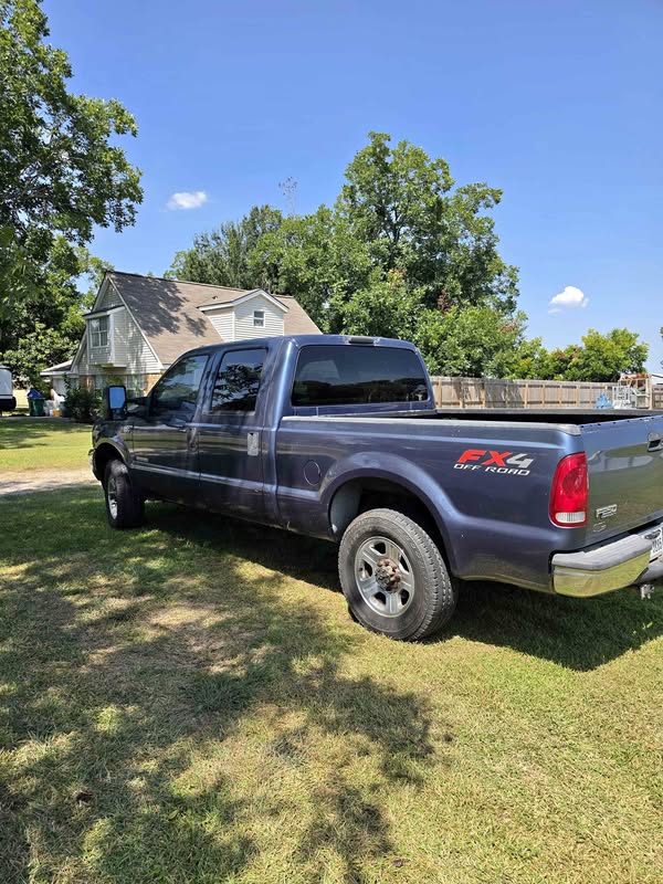 2004 Ford F250 Super Duty Crew Cab - XLT Pickup 4D 6 3\/4 ft