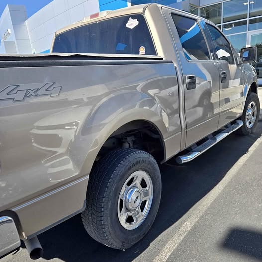 2004 Ford E150 Super Duty Passenger - Chateau Van 3D