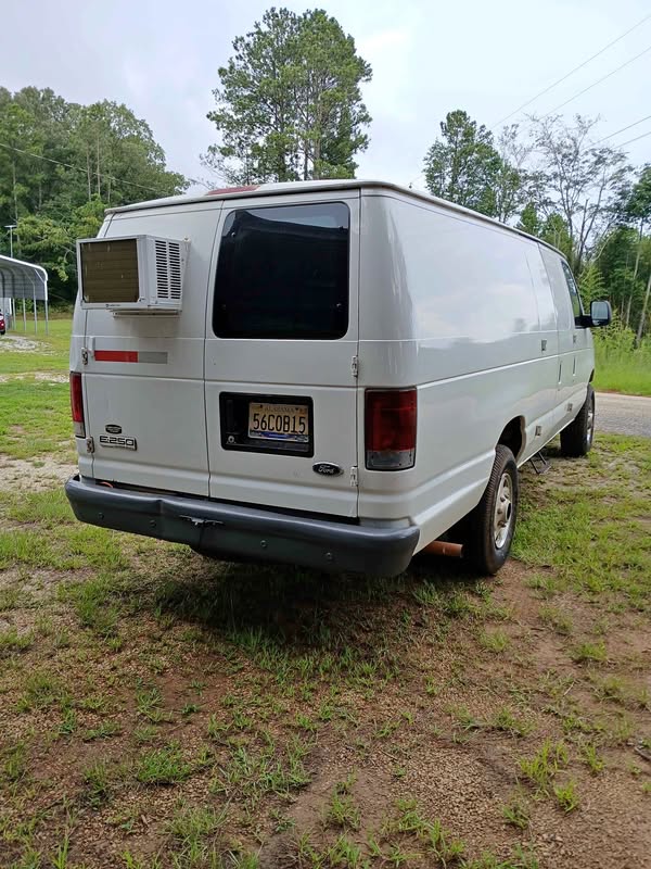 2007 Ford E250 Super Duty Cargo - Extended Van 3D