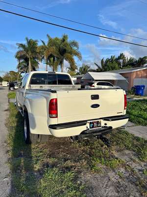 2005 Ford F350 Super Duty Crew Cab - XL Pickup 4D 8 ft
