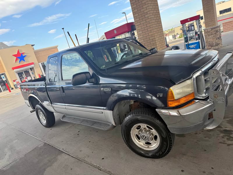 1999 Ford F250 Super Duty Regular Cab - XLT Pickup 2D 8 ft