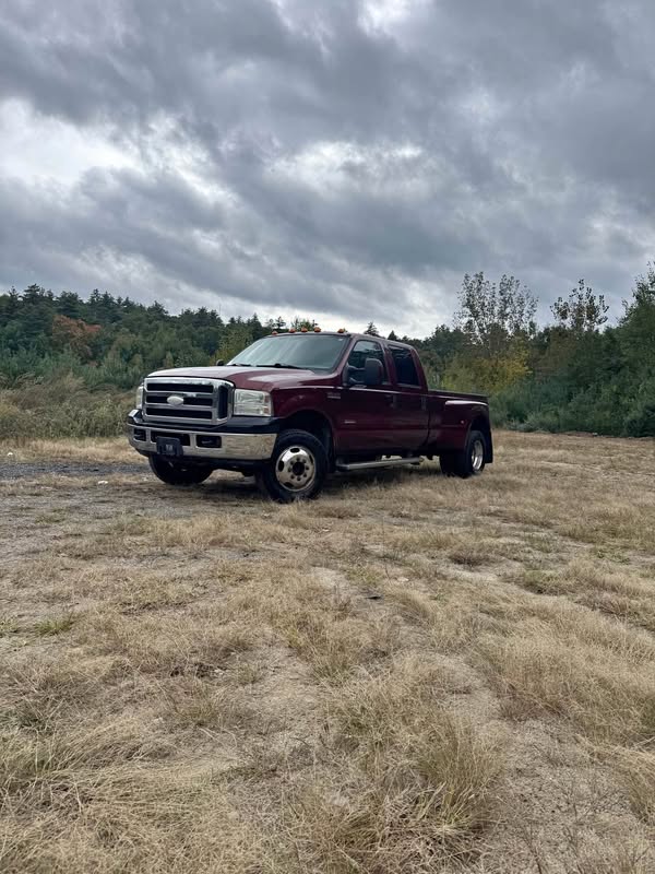 2006 Ford F350 Super Duty Crew Cab - Lariat Pickup 4D 8 ft