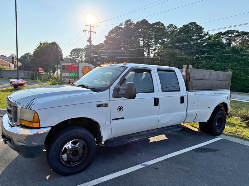 2001 Ford F350 Super Duty Crew Cab - XLT Pickup 4D 8 ft