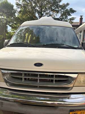2001 Ford E350 Super Duty Passenger - XLT Extended Van 3D