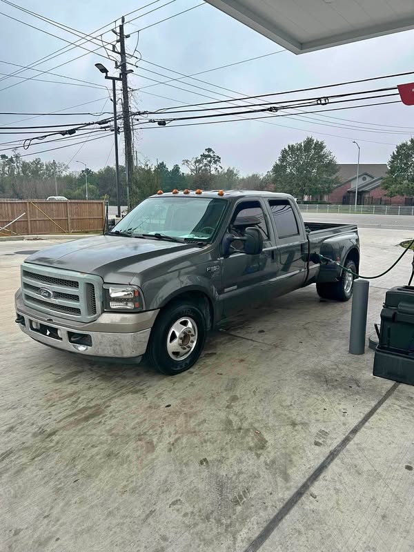 2003 Ford F350 Super Duty Crew Cab - Lariat Pickup 4D 8 ft