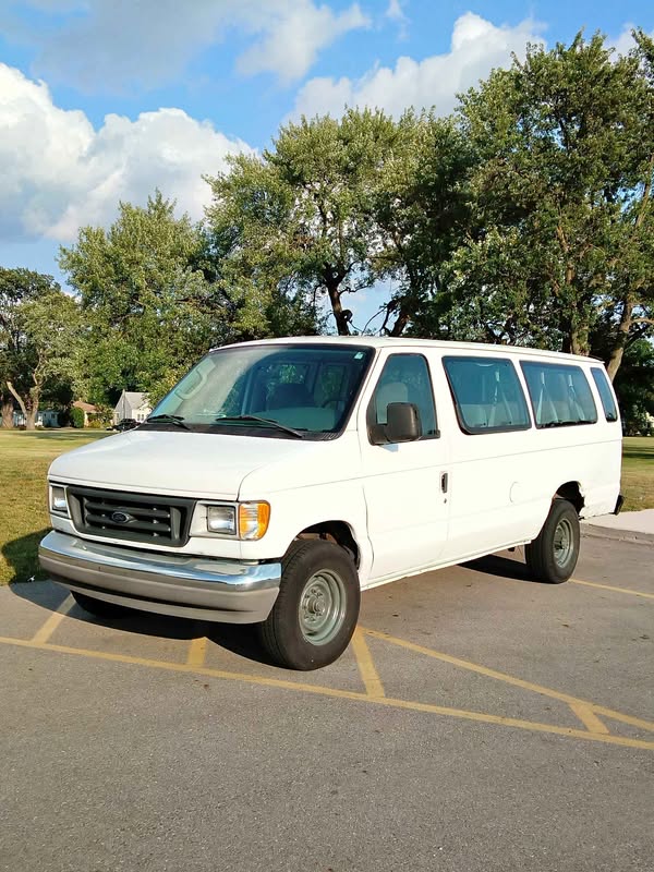2003 Ford E350 Super Duty Passenger