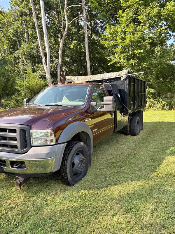 2005 Ford F450 Super Duty Regular Cab & Chassis - XL Cab & Chassis 2D