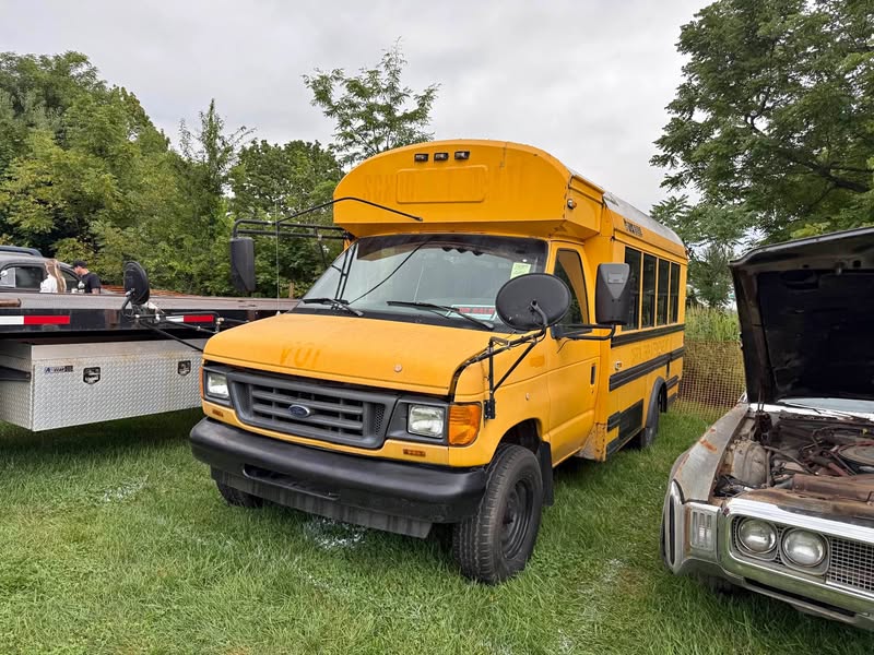 2003 Ford E350 Super Duty Cutaway - Van Cab-Chassis 2D