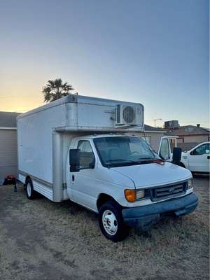 2007 Ford E150 Super Duty Passenger - Chateau Van 3D