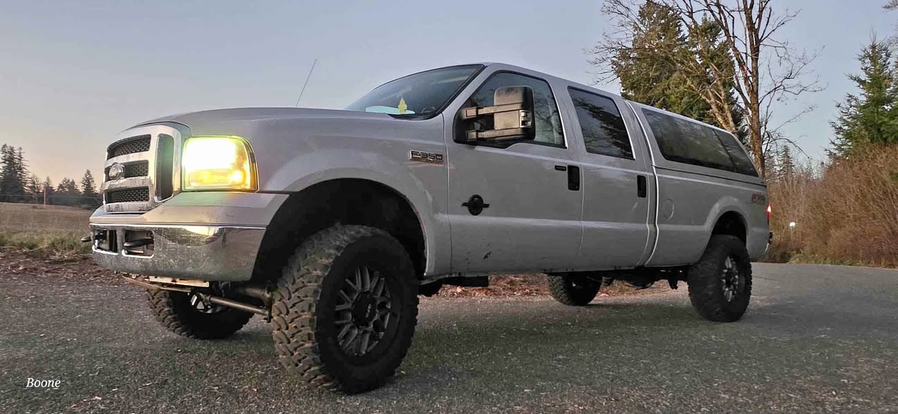 2005 Ford F350 Super Duty Crew Cab - Lariat Pickup 4D 8 ft