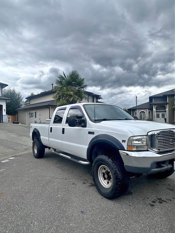2000 Ford F350 Super Duty Crew Cab - XLT Pickup 4D 8 ft