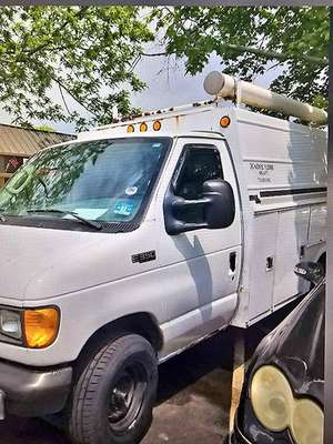 2004 Ford E350 Super Duty Cutaway - Van Cab-Chassis 2D