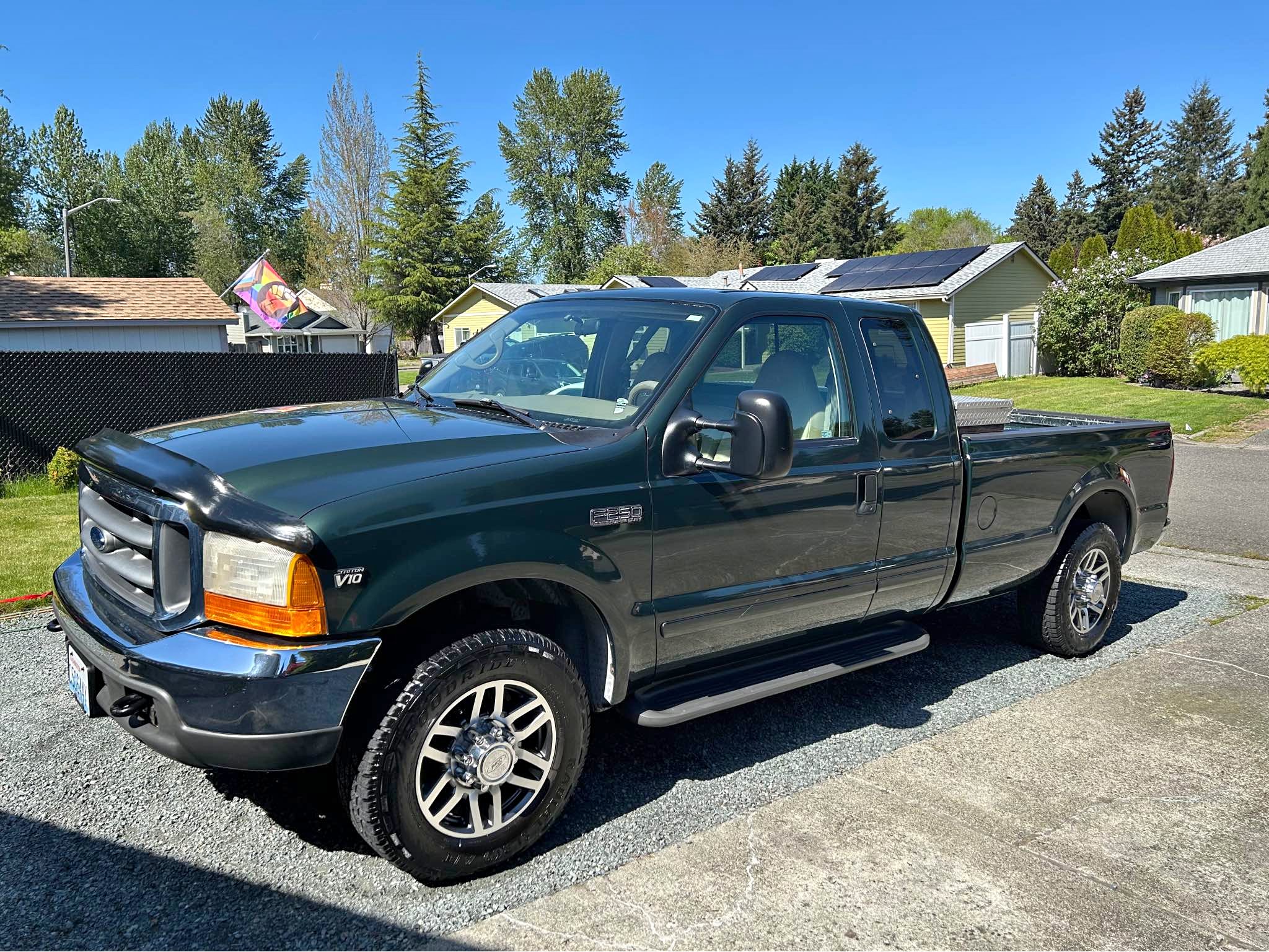 2001 Ford F250 Super Duty Super Cab - Lariat Pickup 4D 8 ft